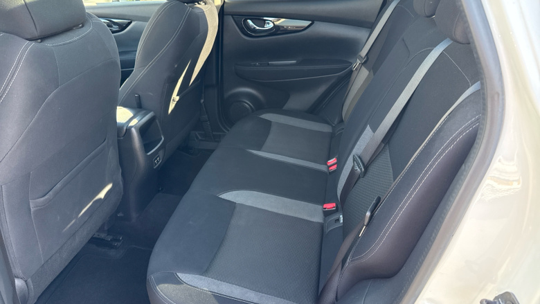 Nissan Qashqai 1.3 DiG-T 160 [157] N-Connecta 5dr DCT Glass Roof Petrol Hatchback